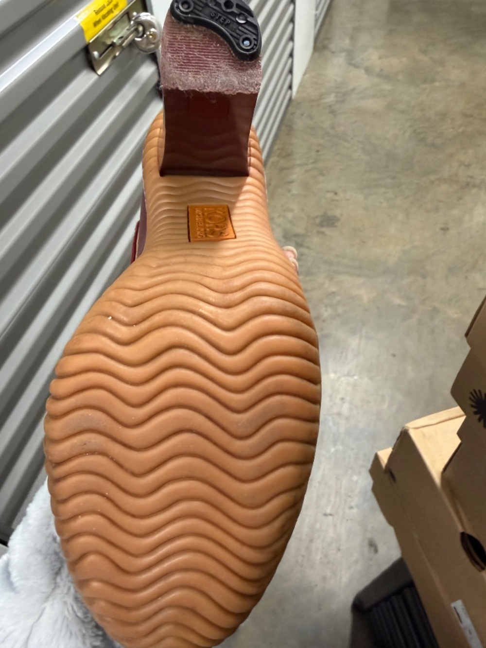 Michael Kors stylish waterproof boots - Picture 3 of 8